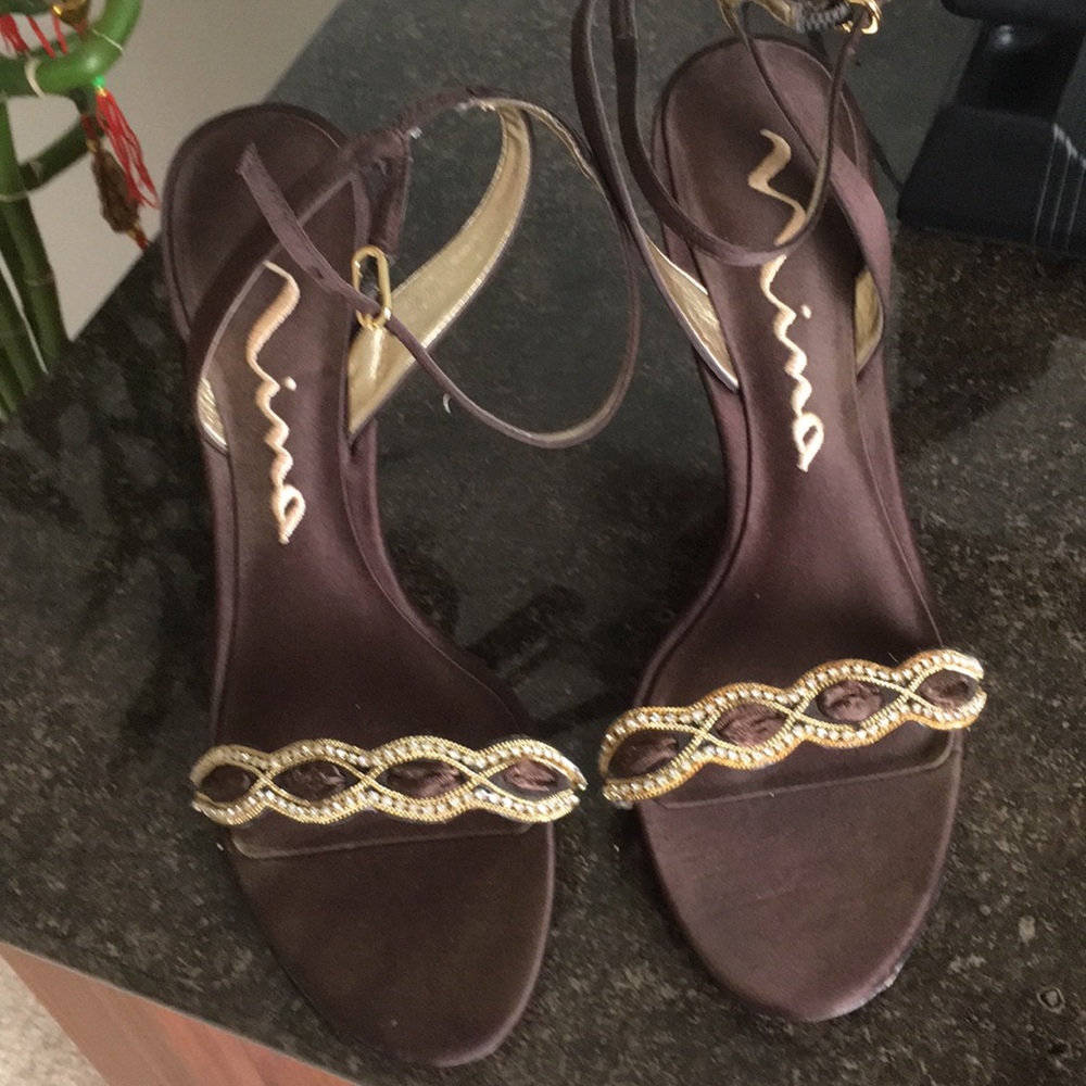 Brown Size 9 Nina. Heels